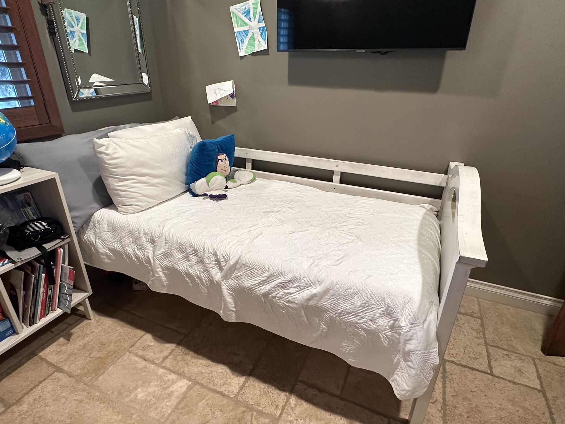 Twin Bunk Beds- Bookshelf 