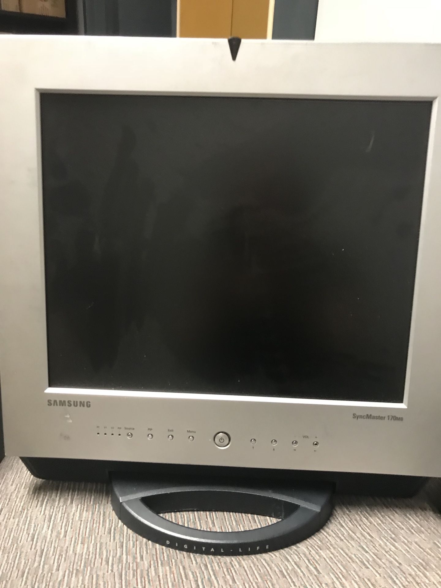 17” Samsung SyncMaster 170MP LCD Monitor
