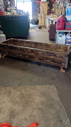Raised box planter