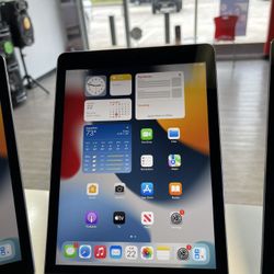 Apple iPad Pro 9.7 Inch , 32GB Storage, Updated To IOS 16