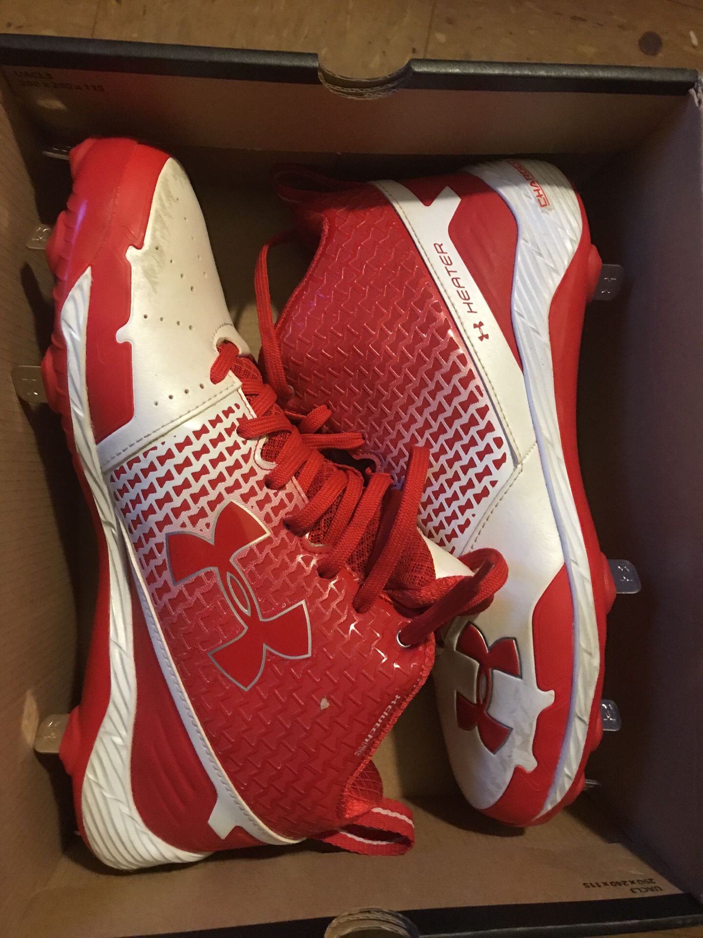 Under armer Metal cleats size 8.5 USED ONCE