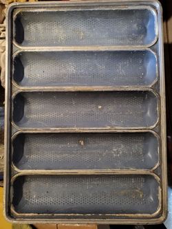 Metallic 5-loaf perforated bread pan