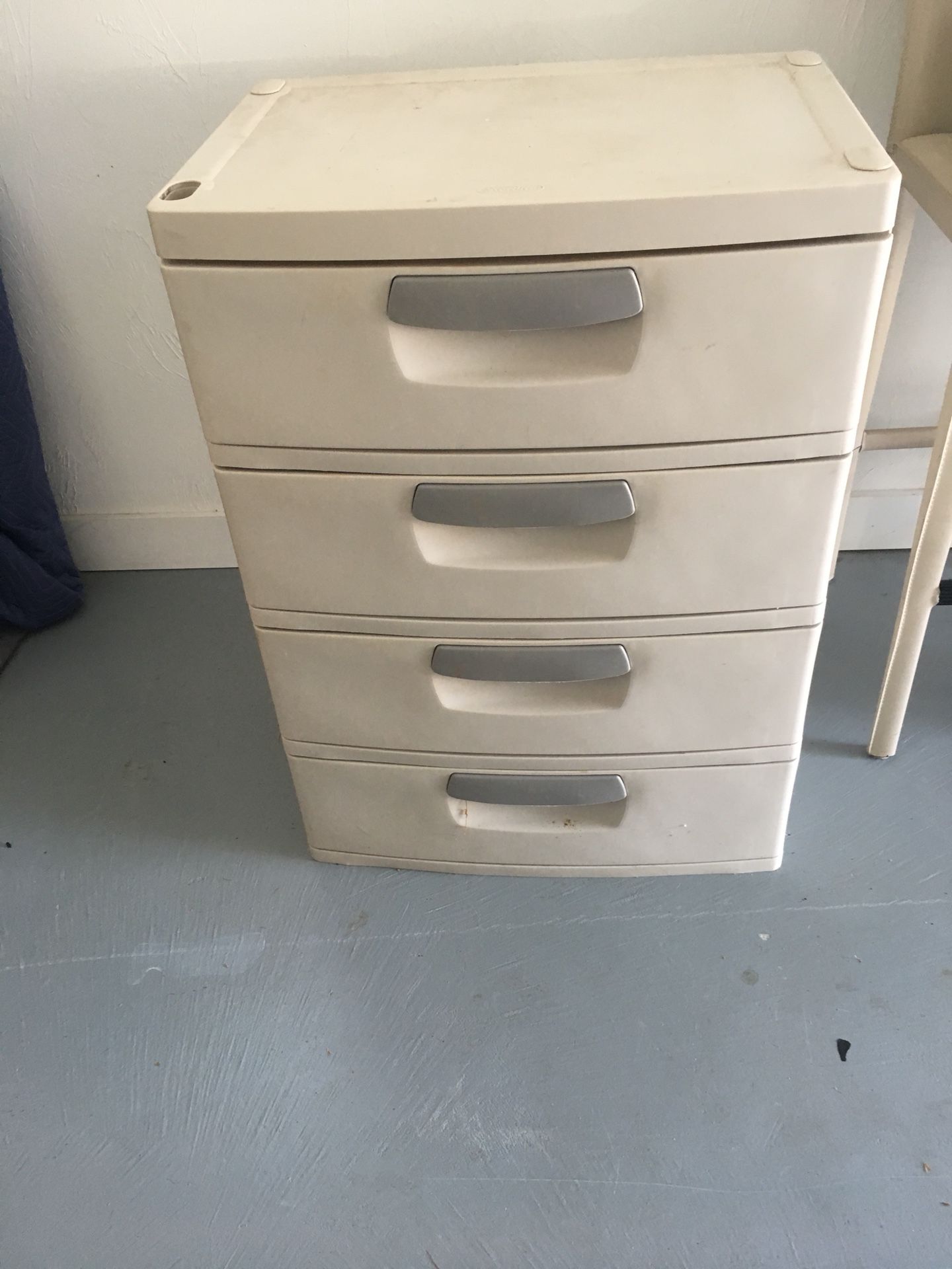 Rubbermaid 4 Drawer dresser