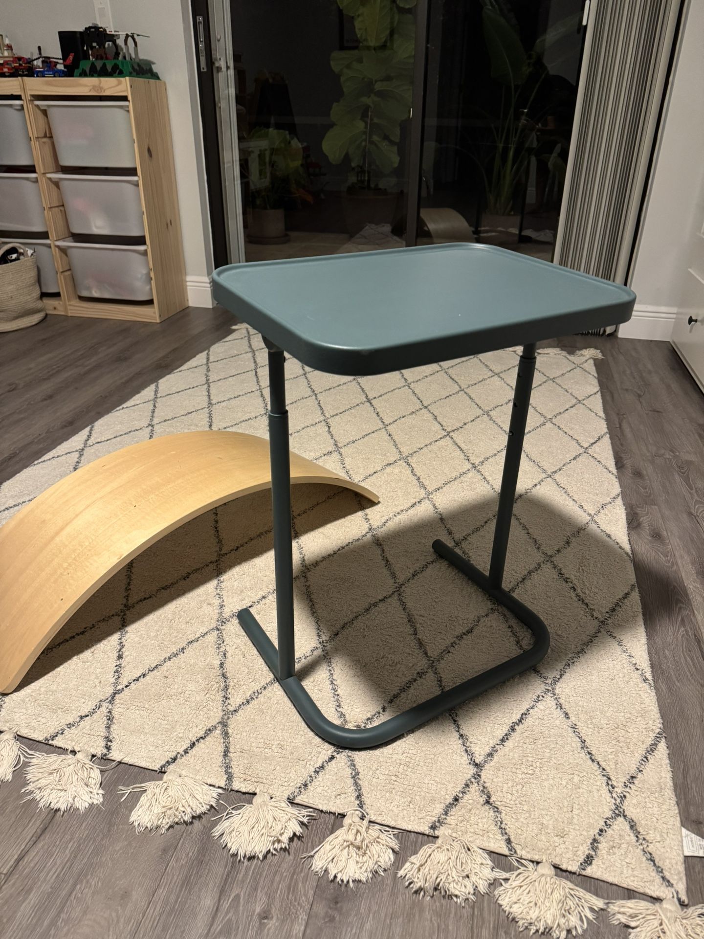 Laptop stand