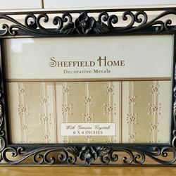 Decorative Picture Frame, Antiqued Gold Metal w/Stones. 6”X4”.