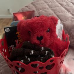Red Male Valentine Basket 