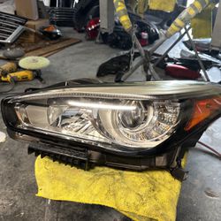 017 2019 Infinity QX70 driver side headlight