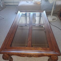 Solid Wood Living Center Table,still Looking Good 56 Inch Long, 29 Inch Wide Only Pick Up 