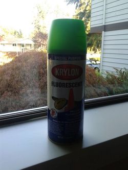 Neon green fluorescent spray paint