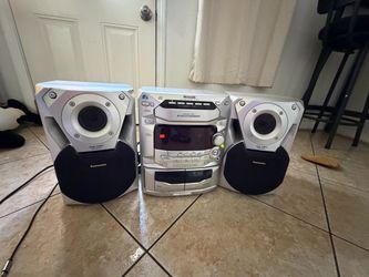 Panasonic SA-AK14 CD stereo system with two speakers