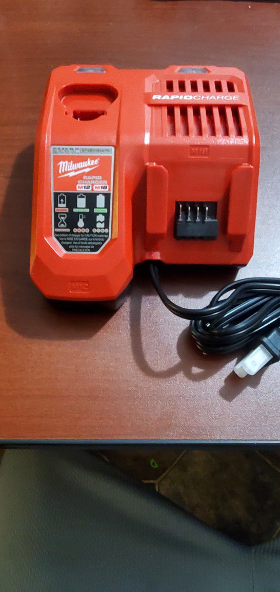 Milwaukee M12/M18 Rapid Charger 