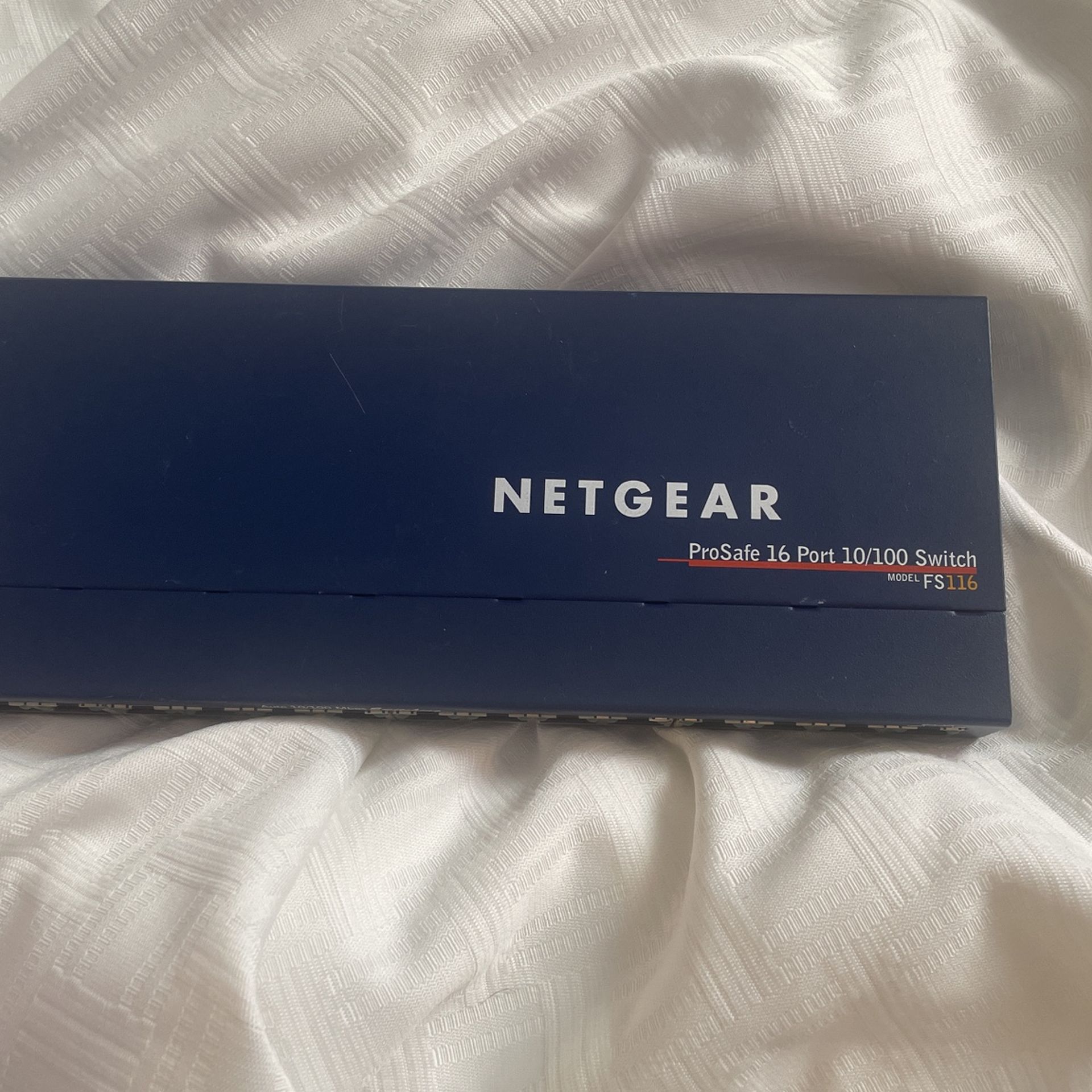  NETGEAR PROSAFE 16 Port   10/100 Switch