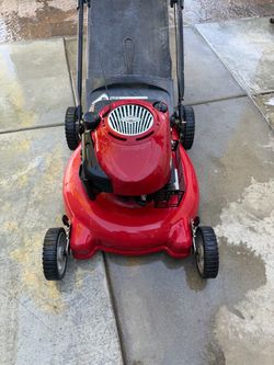 Red Gas Push Lawn Mower with Briggs & Stratton Engine