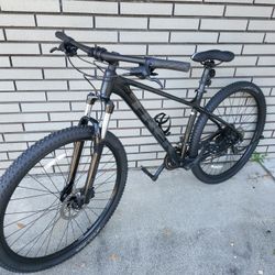 Trek 29er Mountain Bike  Size Medium  Wheels  29er Multiple  Speeds Hydraulic Disc Brakes 