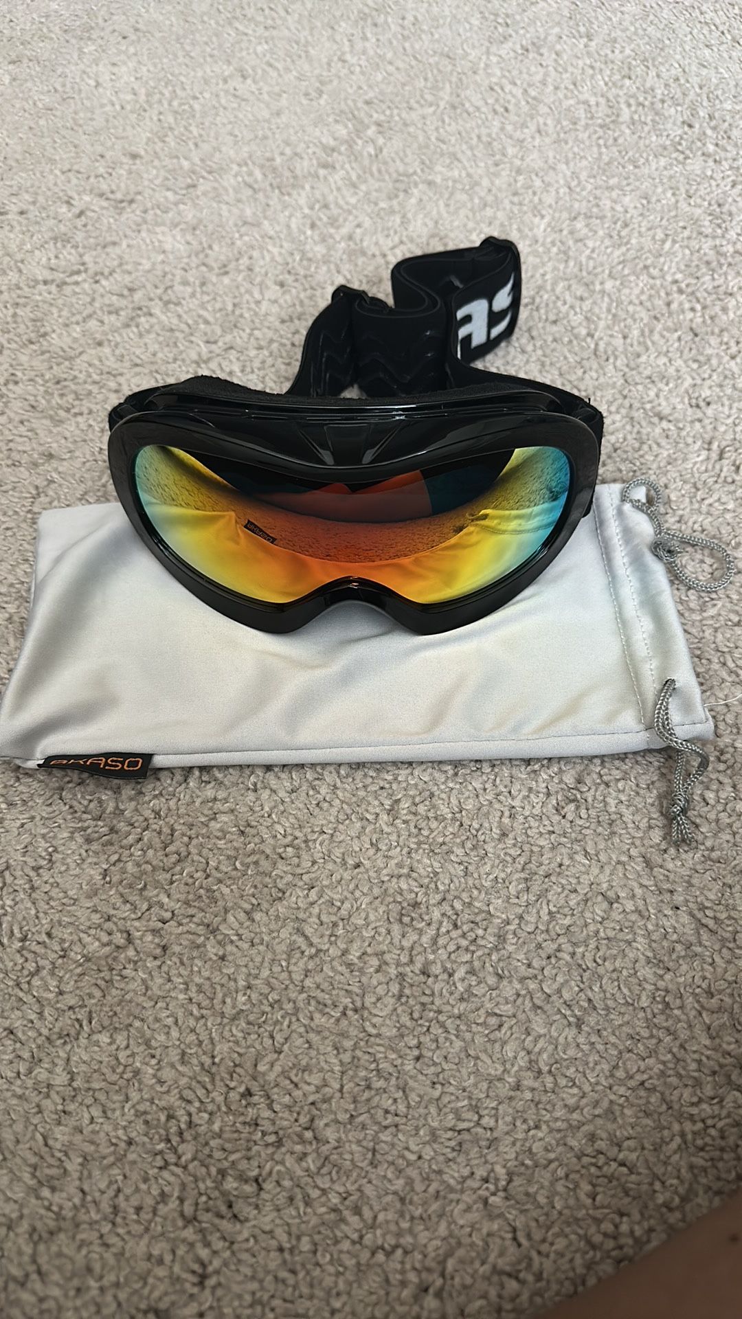 AKASO ski goggles