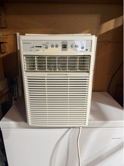 AC window Unit (Frigidaire)