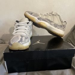 Jordan 11 Retro Low "Snakeskin Light Bone