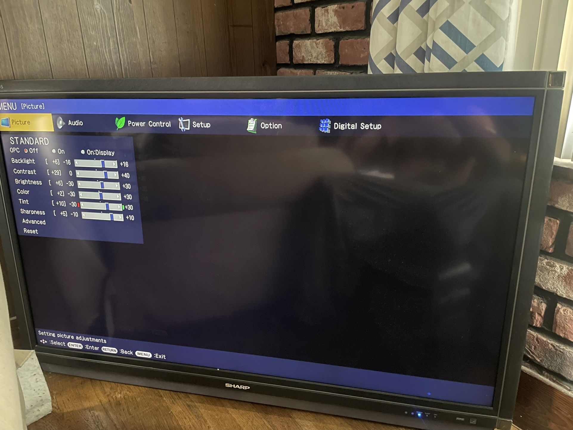 52 Inch Sharp Aquos Tv
