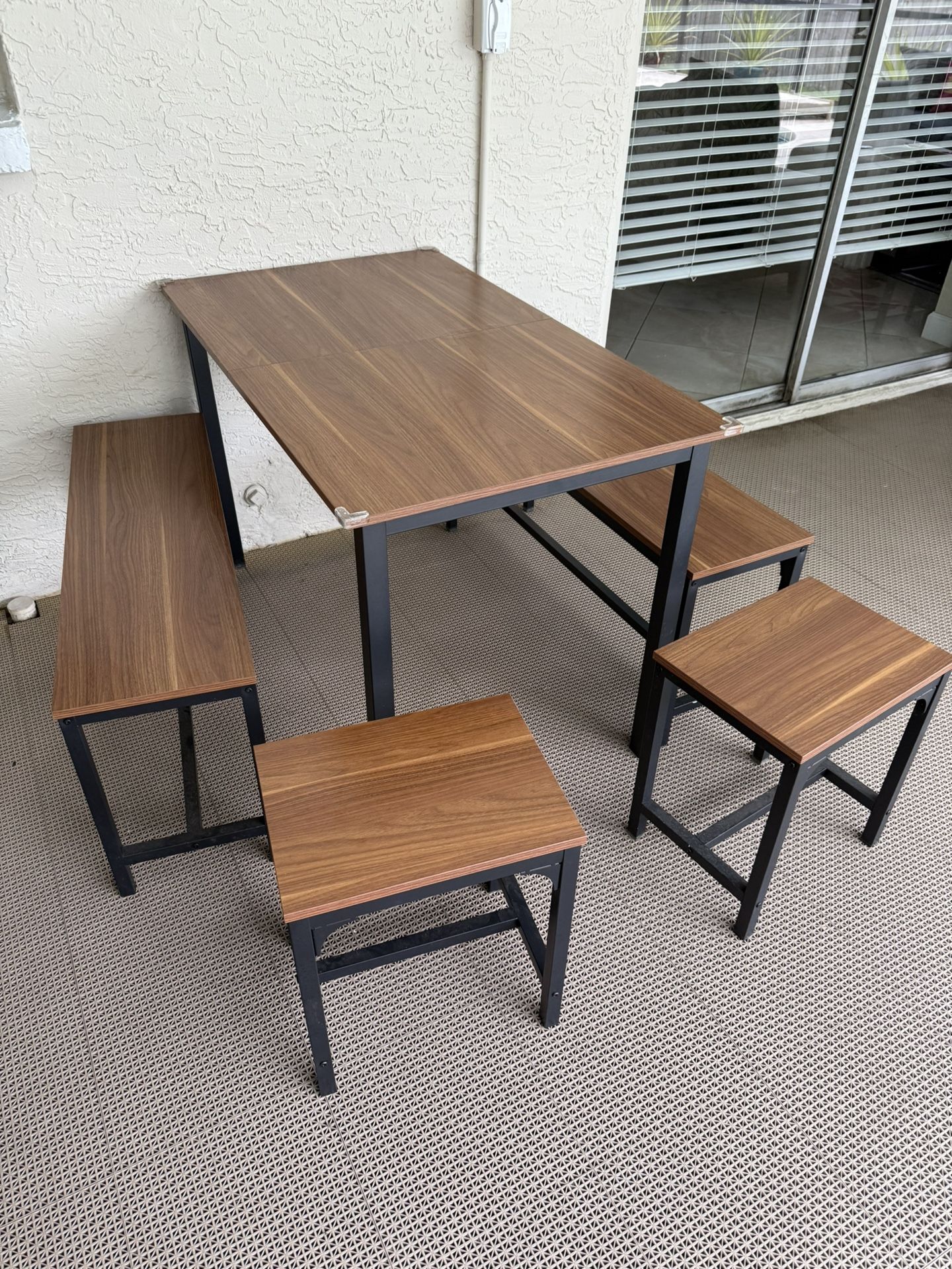 4Pc TABLE with BENCH SEATING