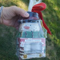 Yankee Snowman  Tealight Holder And 12 Peppermint Tealights