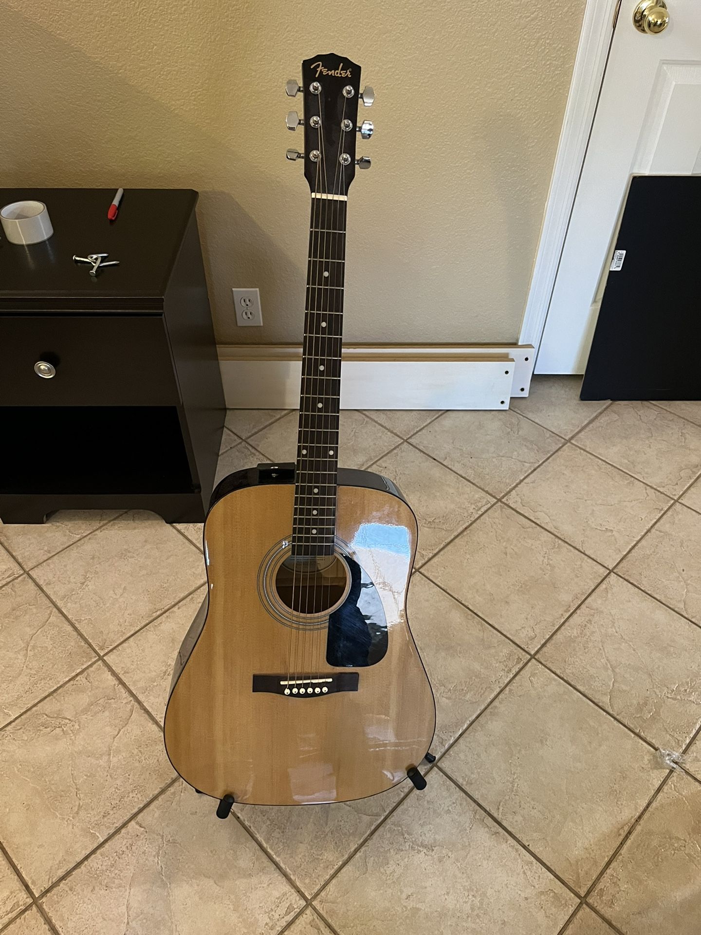 Fender  FA-100 Acoustic Guitar And Stand