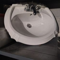 Antique White Pedestal Sink 