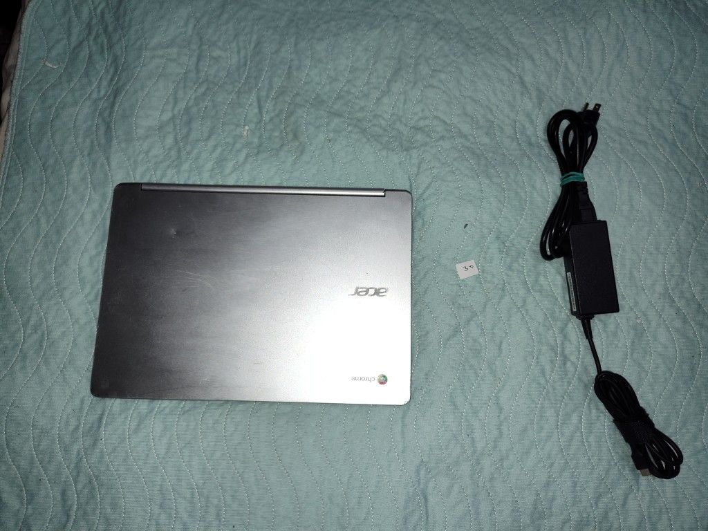 Iam selling Acer R13 CB5-312T N16Q10 ChromeBook 13.3" Touchscreen FHD 4GB 64GB SSD ChromeOS works great