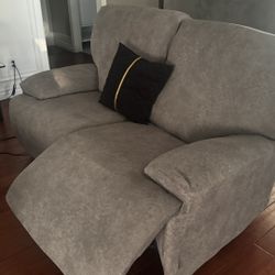 Living spaces 2 Piece Flexsteel Power  Reclining Sofa And Console Loveseat