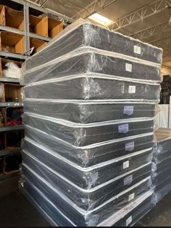 Set full size mattress and box spring