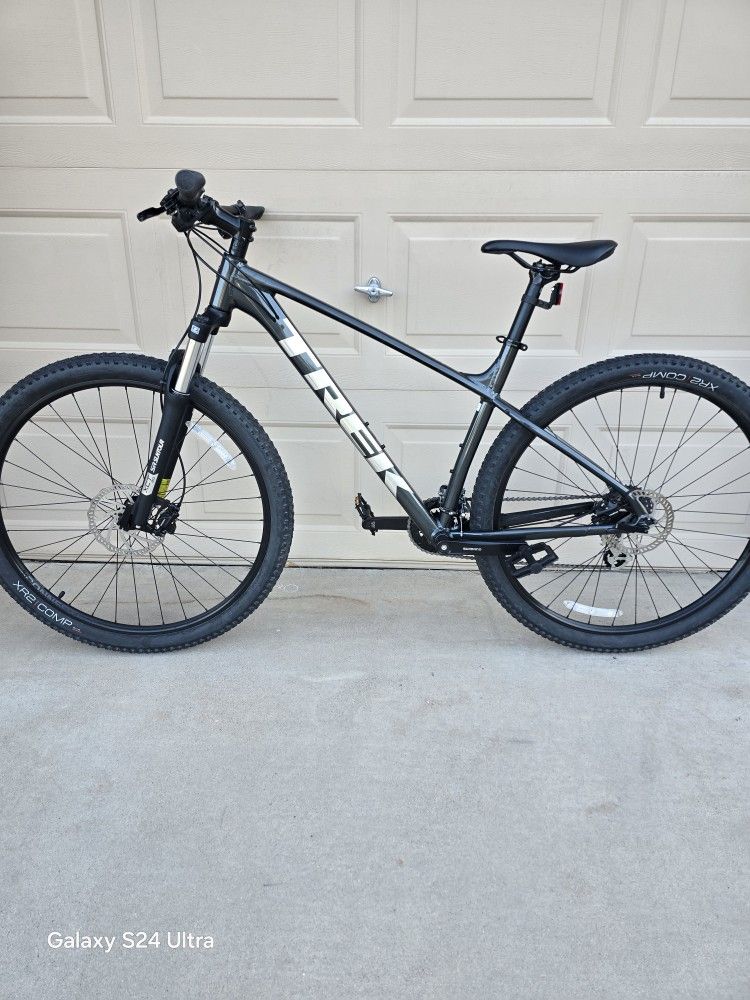 TREK MARLIN 5 MOUNTAIN BIKE 29ER (LARGE FRAME)