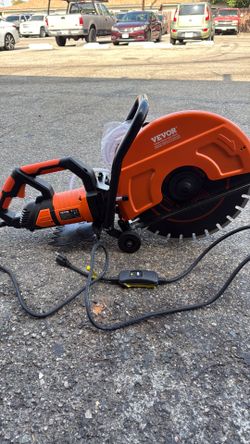Concrete saw