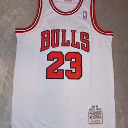 Michael Jordan Chicago Bulls Jersey Size M 