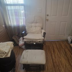 Recling seat with futton