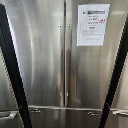 27 cu. ft. Smart Counter Depth MAX French Door Refrigerator with Internal Water DIspenser In PrintProof stainless Steel