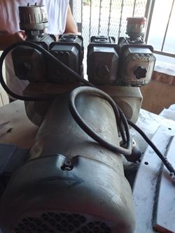 Dry pump for press