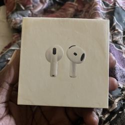 Apple AirPods 4 (unfortunately) Without Case