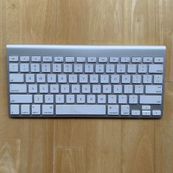 Apple Wireless Keyboard | Bluetooth | Batteries | Silver 