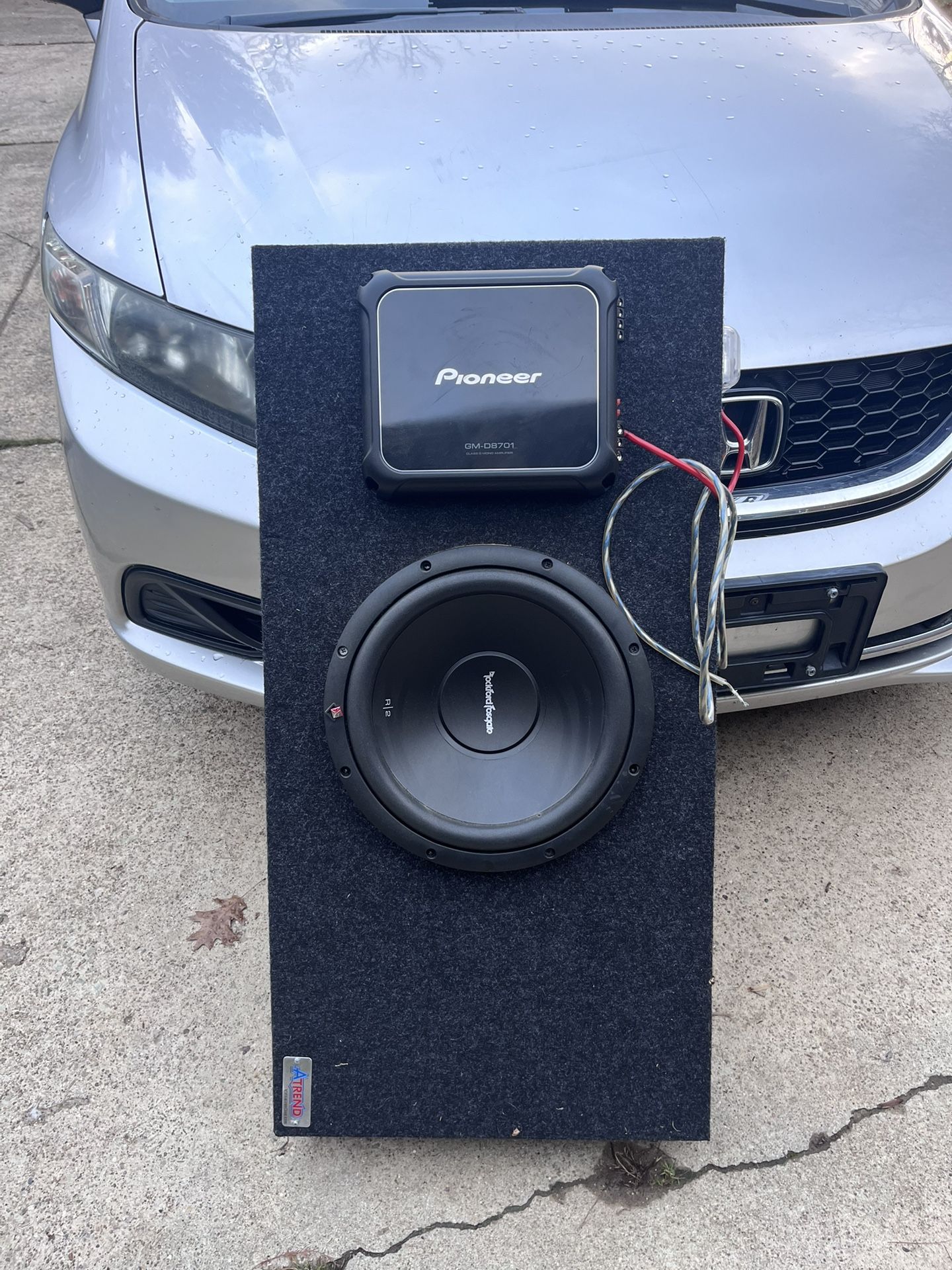 12in rockford rosgate sub with pioneer amp with box