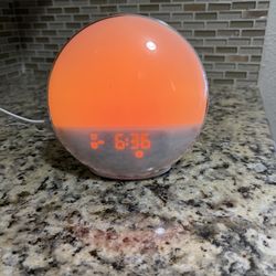 Philips SmartSleep Wake-up Light Colored Sunrise and Sunset Simulation HF3520