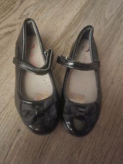 Girls dress shoes(10c)