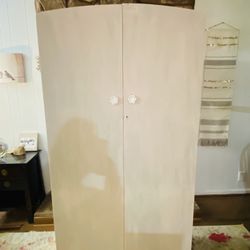 Nice Vintage Farmhouse Wardrobe