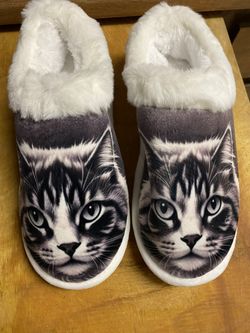 Woman’s Cat Slippers New