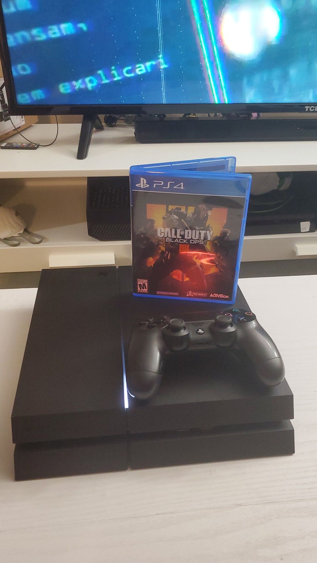 PS4 + 1 game + 1 controller