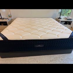 Dreamcloud Hybrid Mattress (King)