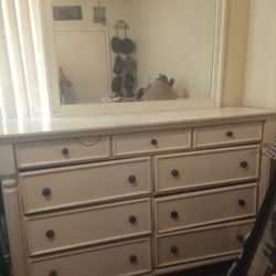 Dresser Nine Drawer With Mirror