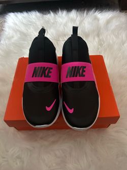 New in box pink and black nike flex runnner size 3