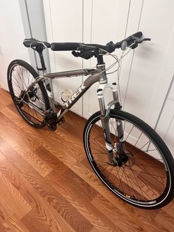 Trek hybrid bike