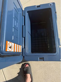 Yeti Cooler w/wire basket