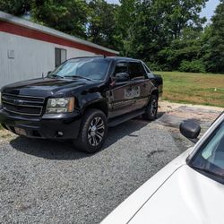 08 Chevy Avalanche 
