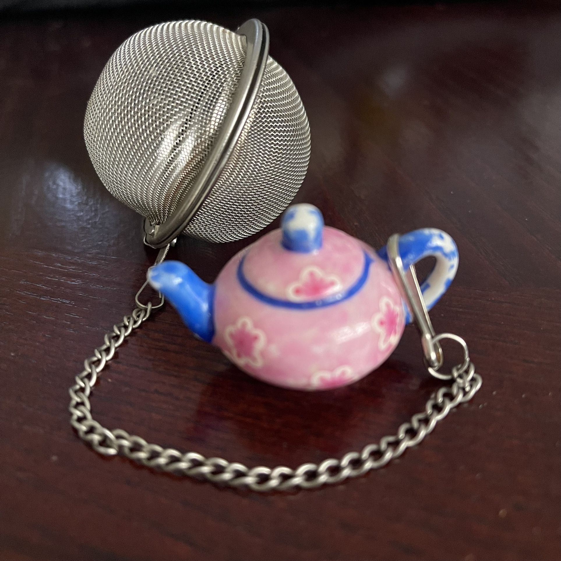 2” Mesh Tea Ball With Ceramic Mini Tea Pot Weight